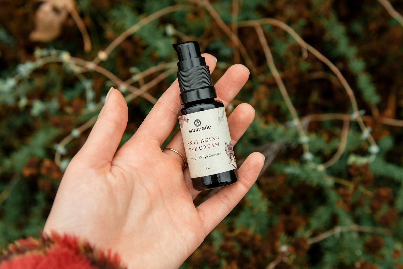 Dermatologists Reveal the Perfect Way to Apply Eye Cream: A Step-by-Step Guide