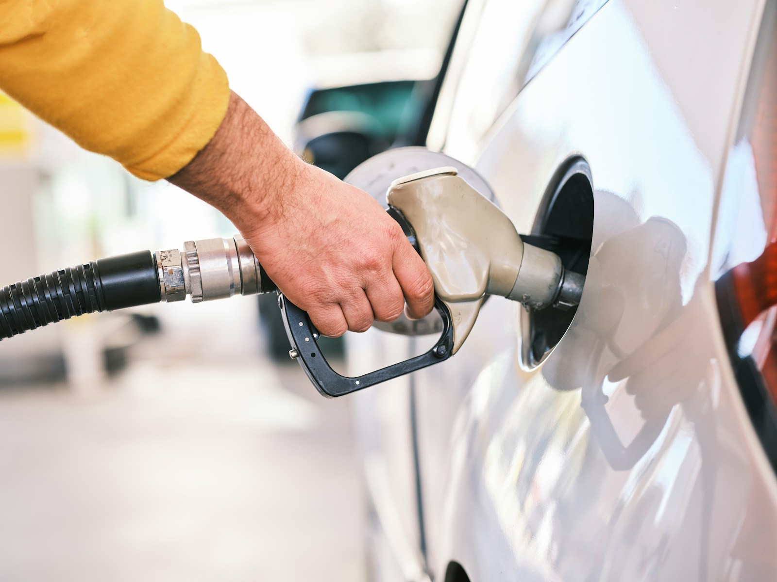 Slash Gas Prices! Your Ultimate Guide to Saving Big at the Pump and Beyond
