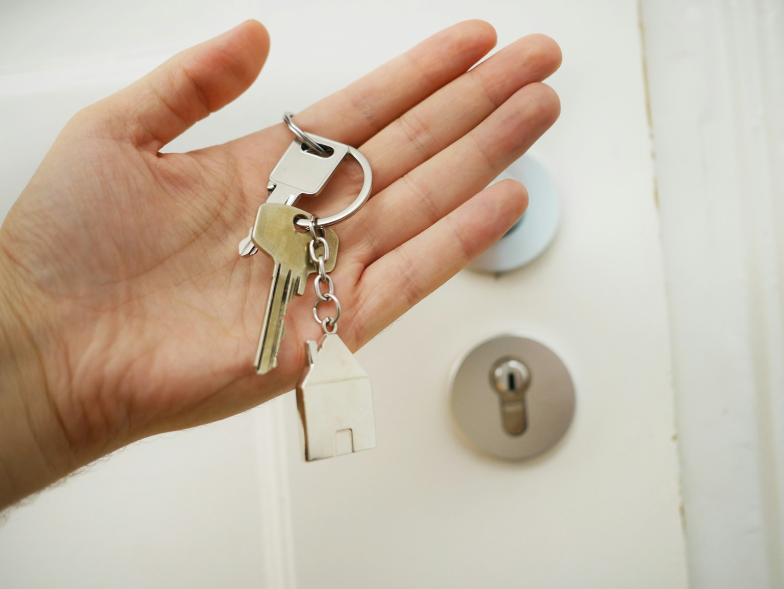 Unlocking Your Lease: Avoid 14 Hidden Financial Traps for Young Renters, Students, and Families